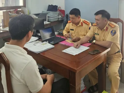 Xử phạt tài xế xe khách vượt ẩu suýt gây tai nạn trên đèo An Khê