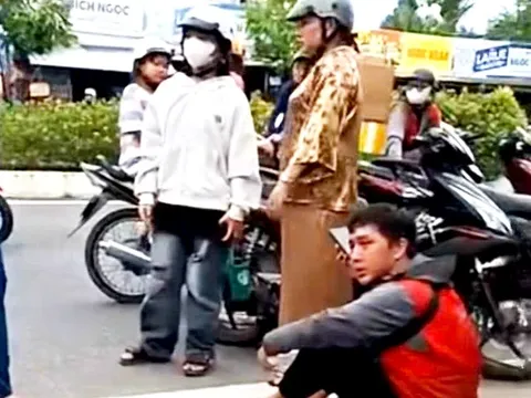 Làm rõ clip người giao hàng ở Cà Mau bị khách đánh chảy máu mũi