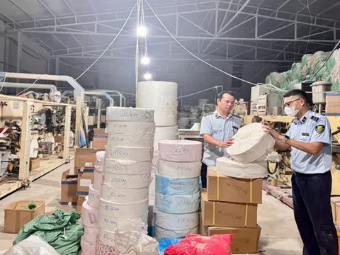 Phát hiện cơ sở sản xuất bỉm trẻ em và băng vệ sinh giả mạo nhiều nhãn hiệu nổi tiếng