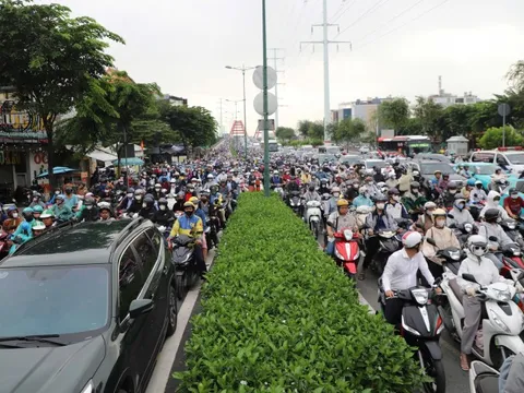 Gỡ ùn tắc cầu Bình Triệu: Phân luồng, khôi phục bến phà