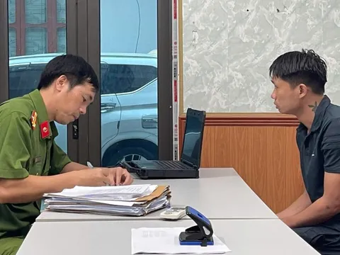 Sang bàn bên cạnh mời bia, người đàn ông bị đánh trọng thương