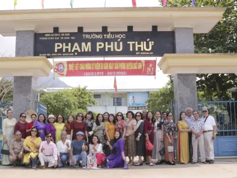 Những mùa tựu trường thương nhớ - Kỳ cuối: Cô giáo gieo mùa thương nhớ cho cậu trò nghèo