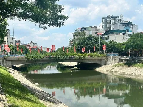 Hà Nội sắp làm công viên hai bên sông Tô Lịch và Nhà hát Ngọc Trai bên hồ Tây