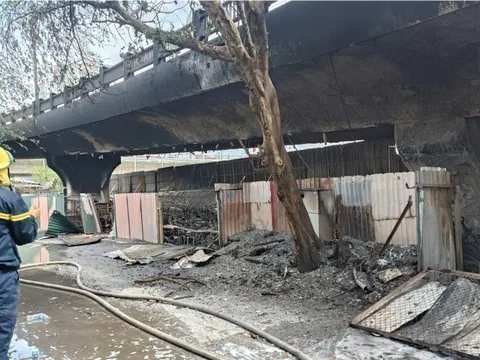 Cầu Vĩnh Tuy cần sớm sửa chữa, khắc phục hư hỏng sau vụ cháy 500 xe máy dưới gầm cầu