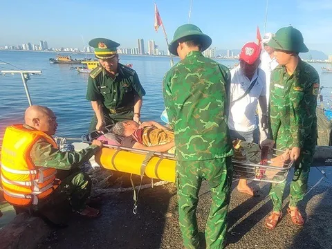 Thuyền viên bất tỉnh giữa biển được Biên phòng ứng cứu khẩn cấp