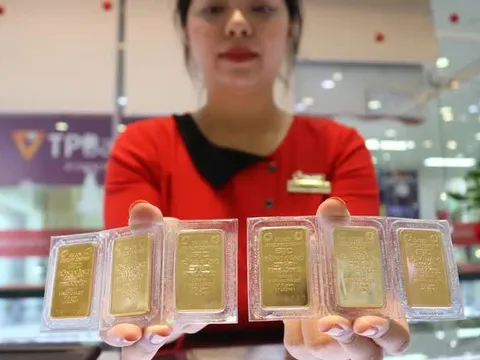 Lực bán tăng, giá vàng giảm mạnh