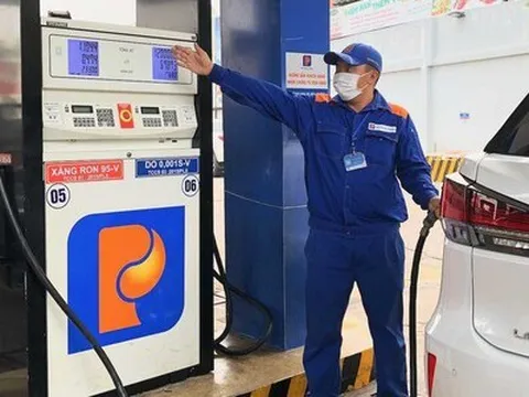 Giá xăng giảm sau 3 lần tăng liên tiếp