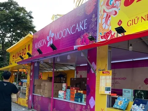 Bánh Trung thu xa xỉ tiền triệu "đổ bộ" thị trường