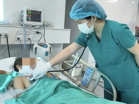 Bé gái 11 tuổi nguy kịch sau khi bị chó nhà cắn