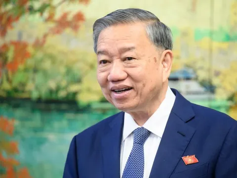 Bộ Chính trị: Từ 2026, người dân được khám sức khỏe định kỳ miễn phí, từng bước miễn viện phí cơ bản