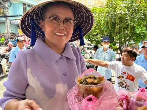 Phiên chợ độc lạ ở Hóc Môn không dùng tiền, thanh toán bằng phiếu