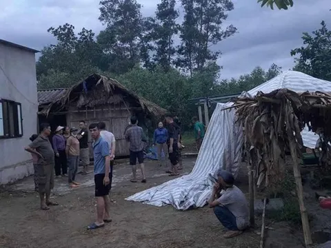 Hi hữu: Nằm trên giường xem điện thoại khi trời sấm sét, nam thanh niên tử vong