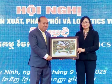 Kiến nghị đồng bộ hạ tầng cửa khẩu, logistics Việt Nam - Campuchia để đạt 'đích' kim ngạch 20 tỉ USD