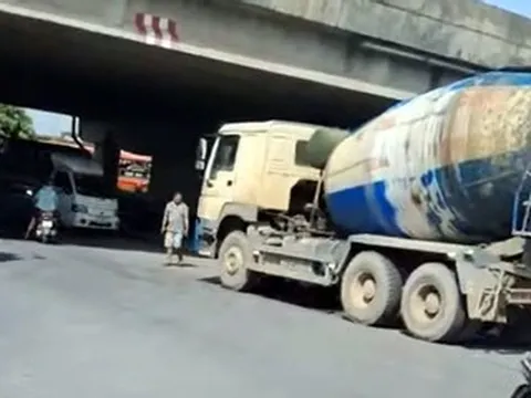 Điều tra vụ nữ sinh lớp 10 tử vong sau va chạm với xe bồn ở Hà Nội