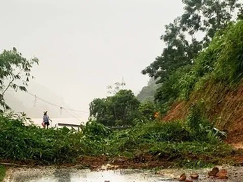 Đường vào Làng Nủ xảy ra sạt lở, ngập úng