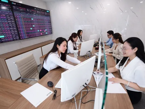 Chính phủ sẽ nghiên cứu áp dụng bán khống chứng khoán, giao dịch trong ngày