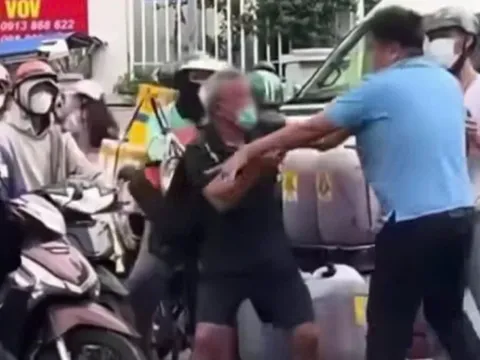 Lý do người đàn ông và cụ ông cự cãi, xô xát ngay giao lộ trung tâm TP HCM