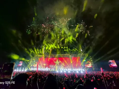 Lý do concert Em xinh say hi có cháy nhỏ