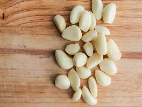 Ăn tỏi sống mỗi tối có giúp thanh lọc máu và tăng cường sức khỏe tim mạch?