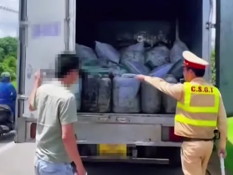 Phát hiện xe tải chở gần 7 tấn mỡ động vật không rõ nguồn gốc ở Đồng Nai