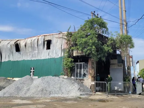 Cháy nhà lúc rạng sáng, 4 người trong một gia đình tử vong