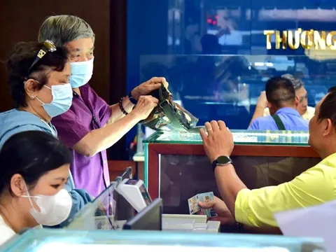 Đánh thuế mua bán vàng: Phải phân biệt đầu cơ hay tích lũy?