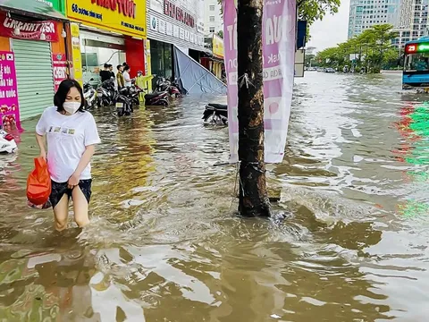 'Cắt cơn' ngập nặng ở Hà Nội