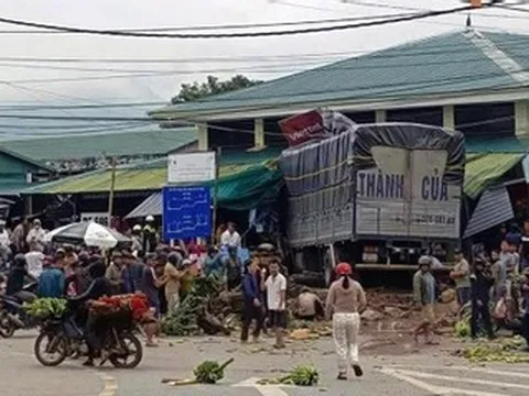 Danh tính nạn nhân vụ xe tải lao vào chợ chuối ở Quảng Trị, có 3 người quốc tịch Lào