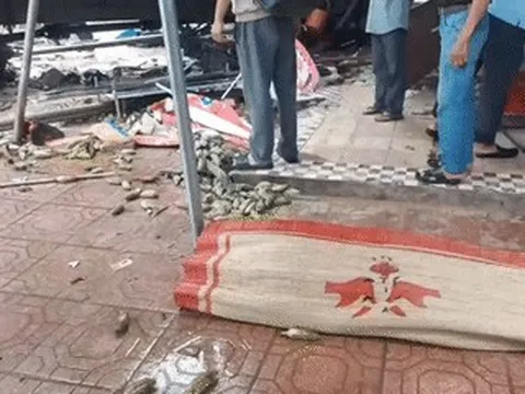 Hiện trường kinh hoàng vụ xe tải đâm vào chợ chuối khiến 3 người tử vong