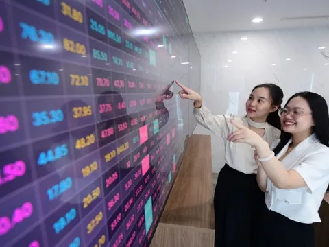 C.P Việt Nam, Highlands Coffee cùng loạt 'đại gia' rầm rộ cuộc đua lên sàn chứng khoán