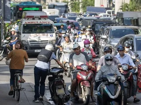 Thiếu tướng Đỗ Thanh Bình: Nếu ô tô, xe máy cứ đi hỗn hợp thì không thể an toàn