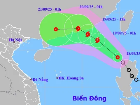 Áp thấp nhiệt đới giật cấp 9 vào Biển Đông