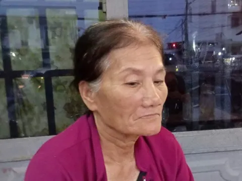 Tạm giữ người phụ nữ livestream chửi bới, cởi đồ trước UBND xã ở Tây Ninh