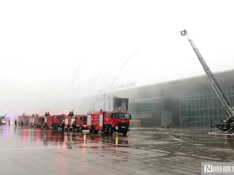 Hơn 600 người diễn tập chữa cháy tại Cảng hàng không quốc tế Vinh