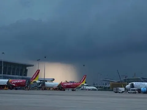 Lý do hơn 30 chuyến bay đến Nội Bài phải vòng chờ, hạ cánh sân bay khác