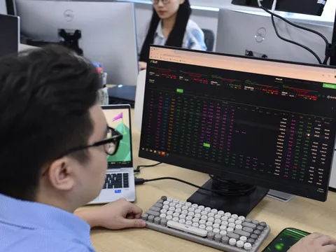 Chứng khoán Việt Nam giảm điểm dù Fed công bố hạ lãi suất