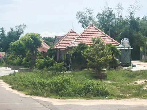 Quán cà phê kiên cố 'mọc' trái phép trên đất công do xã quản lý