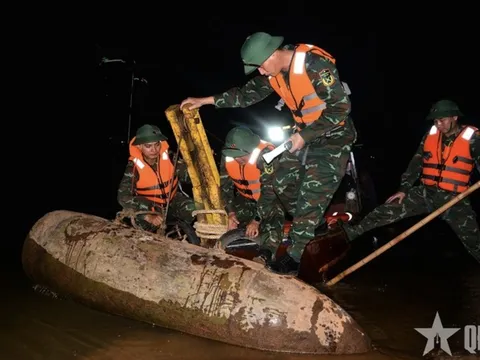 Xử lý 2 quả bom nặng hơn 1 tấn gần cầu Long Biên