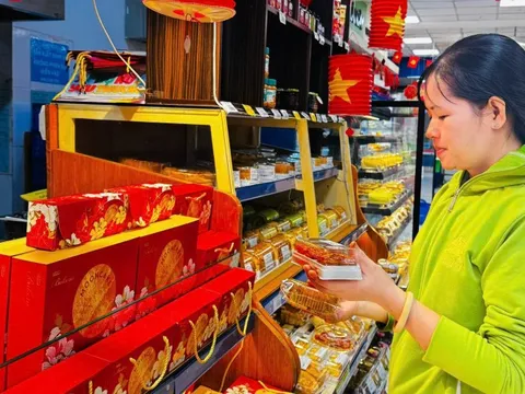 Trung thu 2025: xu hướng chọn bánh ít ngọt, siêu thị chiết khấu hấp dẫn
