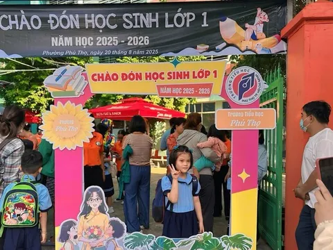 Tiền trường: Miễn 'cửa trước', thu 'cửa sau'