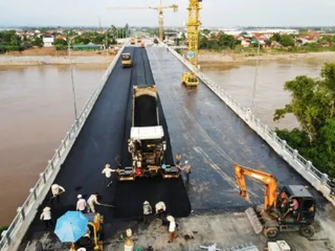 Cầu Phong Châu trước ngày khánh thành: Hoàn thiện những hạng mục cuối cùng