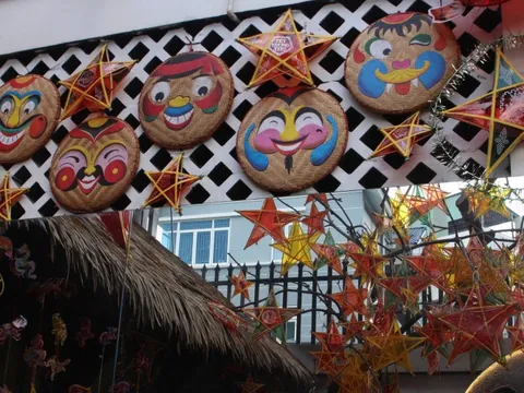 TP HCM: Không khí Trung thu "phủ sóng" quán cà phê