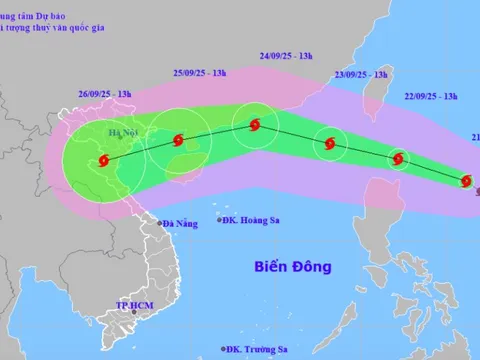 Bão Ragasa giật trên cấp 17, khả năng đổi hướng vào nước ta