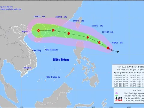 Bão Ragasa giật cấp 15 sắp vào biển Đông, gây sóng biển cao tới 10 m
