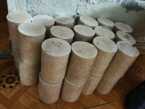 Khởi tố chủ cơ sở sử dụng chất cấm để sản xuất giò chả, xúc xích