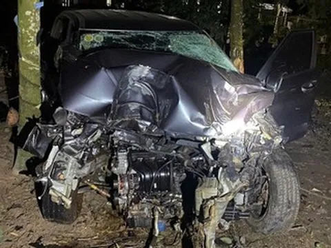 Mẹ và 2 con trai bị hất văng vào lề đường, tử vong sau va chạm với ô tô ở TPHCM