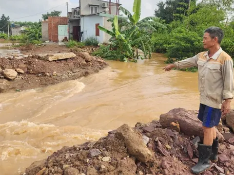 Gần như các khu vực dọc cao tốc Biên Hòa - Vũng Tàu đều ngập nặng