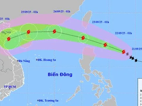 Tin mới nhất về bão Ragasa: Sắp mạnh thành siêu bão, hai kịch bản khi vào Biển Đông
