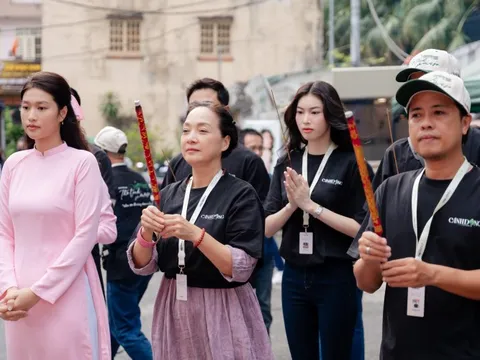 Hoa hậu Đoàn Thiên Ân, Thanh Sơn… lãng mạn cùng "Thơ tình gửi ma-sơ"