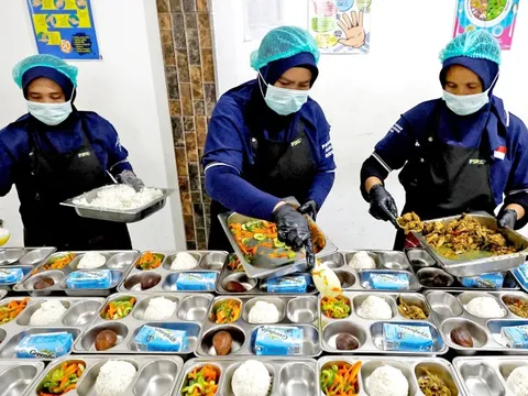 Hàng ngàn trẻ Indonesia ngộ độc trong chương trình bữa ăn miễn phí 10 tỉ USD
